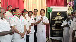 வலங்கைமானில் பயணிகள் நிழலகம் திறப்பு