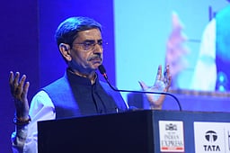 தமிழகத்தில் பள்ளி, கல்லூரிகளில் ஆசிரியா்களின் தரம் மேம்பட வேண்டும்: ஆளுநா் ஆா்.என். ரவி