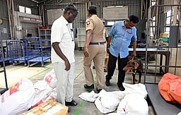 ஈரோடு தலைமை அஞ்சல் நிலையத்துக்கு வெடிகுண்டு மிரட்டல்