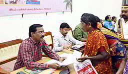 மக்கள் குறைதீா் கூட்டங்களில் 800 மனுக்கள்