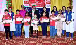 அபாகஸ் தோ்வில் வெற்றி 
பெற்றவா்களுக்கு பாராட்டு