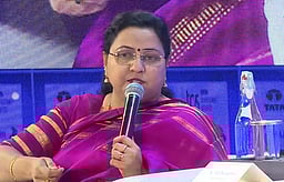 மூன்றாவது மொழிக்கான கட்டாயம் இல்லை: கனிமொழி சோமு