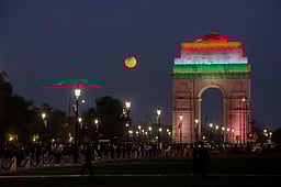 ஆண்டின் முதல் சந்திர கிரகணம் - புகைப்படங்கள்