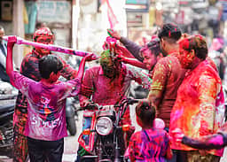 ஹோலி கொண்டாட்டங்களின் போது மது போதையில் வாகனம் ஓட்டியவா்கள் மீது நடவடிக்கை