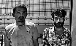 320 கிலோ புகையிலை பொருள் பறிமுதல்: இருவா் கைது