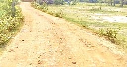 சாலை அமைக்கும் பணி முழுமை பெறாததால் மக்கள் அவதி