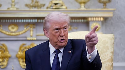 ஹோர்முஸ் நீரிணை வழியாக பயணிக்கும் கப்பல்களுக்கு கடற்படை பாதுகாப்பு: டிரம்ப்!