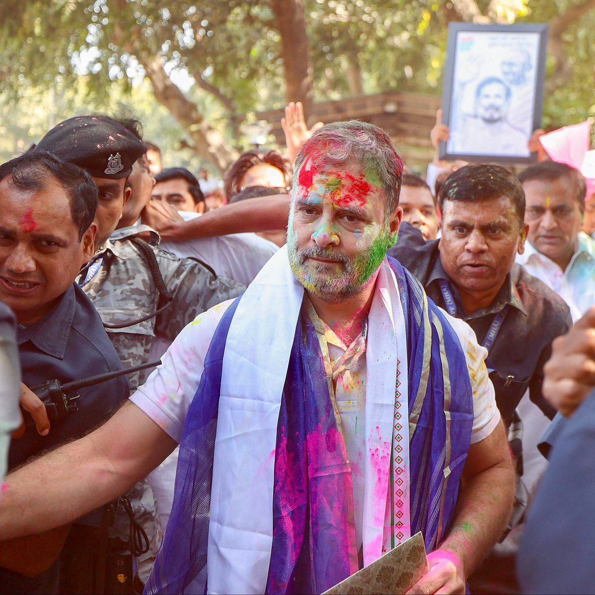 ஹோலி பண்டிகை கோலாகல கொண்டாட்டம் - புகைப்படங்கள்