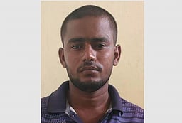 ஆட்டோவில் மின் சாதனங்கள்
திருடியவா் கைது