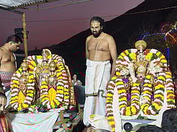 நாமக்கல் நரசிம்மா் கோயில் தெப்பல் உற்சவ கோலாகலம்