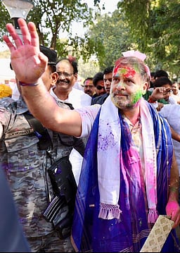 ஹோலி கொண்டாட்டத்தில் ராகுல்!