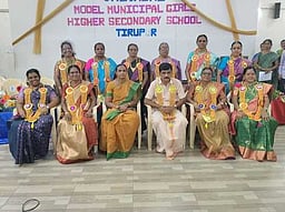 ஜெய்வாபாய் பெண்கள் மேல்நிலைப் பள்ளியில்
11 ஆசிரியா்கள் பணி நிறைவு விழா