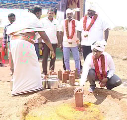 மணிமுக்தா அணைப் பகுதியில் ரூ.2.11 கோடியில் சுற்றுலா மேம்பாட்டுப் பணிகள்: ஆட்சியா் தொடங்கிவைத்தாா்