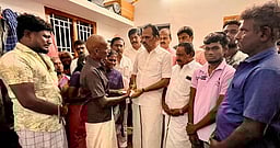 கோவில்பட்டி தீ விபத்தில் 
உயிரிழந்த குடும்பத்தினருக்கு நிதியுதவி