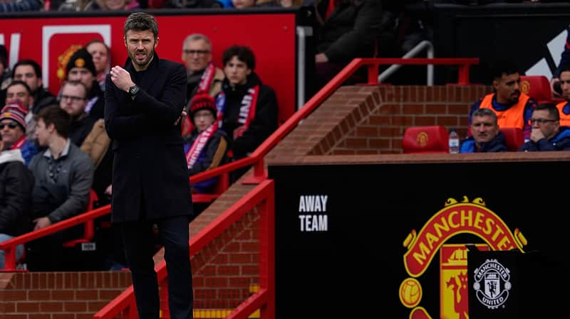 Manchester United's coach Michael Carrick watches from the sideline during the Premiier League soccer match between Manchester United and Crystal Palace in Manchester, England, Sunday, March 1, 2026. (AP Photo/Dave Thompson)