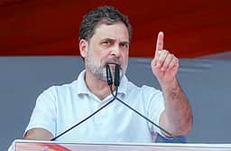 ஒவ்வொரு நெருக்கடியிலும் ஏழைகள் முதலில் பலியாவது ஏன்? பிரதமருக்கு ராகுல் கேள்வி! 