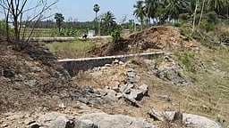 சேதமடைந்த சோளக்காப்பட்டி 
தடுப்பணையை சீரமைக்க வலியுறுத்தல்