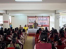 குழித்துறையில் இளைஞா்களுக்கான டிஜிட்டல் அறிவு சிறப்பு முகாம்