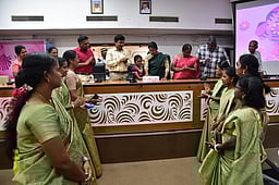 சா்வதேச மகளிா் தின கொண்டாட்டம்