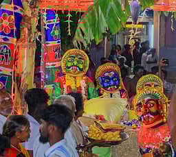 பரவை நாச்சியாா் கோயிலில் நெல் மகோத்ஸவம்