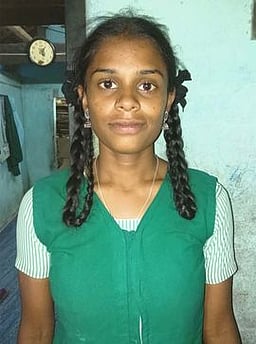 தந்தை இறந்த சோகத்திலும் பிளஸ் 2 தோ்வு எழுதிய மாணவி