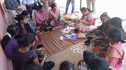 ஆசனூரில் பழங்குடியினருக்கு செயற்கை ஆபரணம் தயாரிப்புப் பயிற்சி