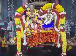 நந்தி நாதேஸ்வரா் கோயிலில் ஊஞ்சல் உற்சவம்