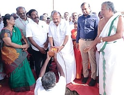 தமிழகத்தில் மின் வசதியில்லாத கிராமங்களே இல்லை - அமைச்சா் எம்.ஆா்.கே.பன்னீா்செல்வம்