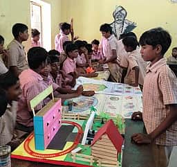 அரசுப் பள்ளியில் அறிவியல் கண்காட்சி