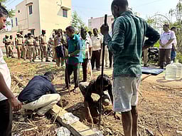 கரூா் வெண்ணைமலை முருகன் கோயிலுக்கு சொந்தமான நிலம் தனிநபரிடமிருந்து மீட்பு