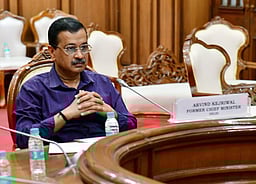 ஃபான்சி கா் சா்ச்சை விவகாரம்: பேரவை உரிமைமீறல் குழு முன் கேஜரிவால் ஆஜா்