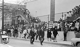 கிழக்கு லாஸ் ஏஞ்சலீஸ் மாணவர் எழுச்சி 1968; மொழி காக்க வெளிநடப்புப் போராட்டம்!