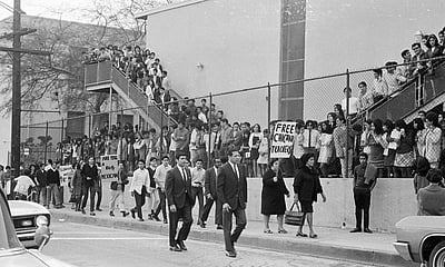 கிழக்கு லாஸ் ஏஞ்சலீஸ் மாணவர் எழுச்சி 1968; மொழி காக்க வெளிநடப்புப் போராட்டம்!