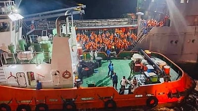 மீட்கப்பட்ட 208 ஈரான் மாலுமிகள்: 
இலங்கை கடற்படை முகாமிற்கு மாற்றம்