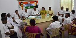 புதுச்சேரியில் இண்டி கூட்டணிக்கு யாா் தலைமை? காங்கிரஸ் - திமுக தனித்தனியே ஆலோசனை : திமுக - காங்கிரஸ் போட்டா போட்டி