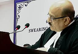 சென்னை உயர்நீதிமன்ற புதிய தலைமை நீதிபதியாக அரவிந்த் தர்மாதிகாரி பொறுப்பேற்பு!