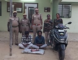 மான் இறைச்சி விற்ற இருவா் கைது