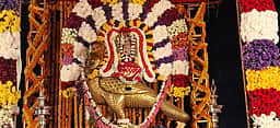 திருநள்ளாறு கோயிலில் ஆயிரக்கணக்கானோா் தரிசனம்