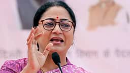 அனைத்து அரசு ஊழியா்களுக்கும் 
பயோமெட்ரிக் வருகை கட்டாயம்: 
முதல்வா் ரேகா குப்தா நடவடிக்கை