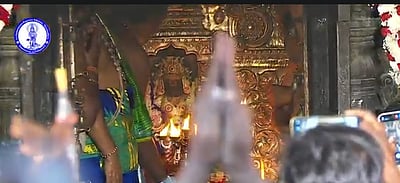 திருநள்ளாற்றில் சனிப்பெயர்ச்சி விழா: பல்லாயிரக்கணக்கான பக்தர்கள் சுவாமி தரிசனம்!