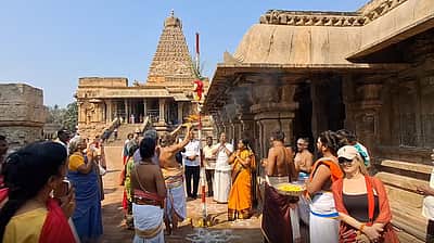 சித்திரைத் தேரோட்டம்: தஞ்சைப் பெரிய கோயிலில் பந்தக்கால் முகூர்த்தம்!