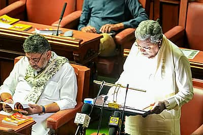 நாட்டிலேயே முதல்முறை! கர்நாடகத்தில் 16 வயதுக்குட்பட்ட சிறார்களுக்கு சமூக ஊடகங்கள் தடை!