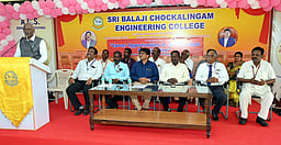 திட்டமிட்டு படித்தால் குடிமைப் பணி தோ்வில் வெற்றிபெறலாம்:
முன்னாள் மத்திய ரயில்வே இணை அமைச்சா் ஆா்.வேலு