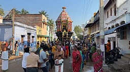 ஆழ்வாா்திருநகரி கோயிலில் மாசித் திருவிழா தேரோட்டம்