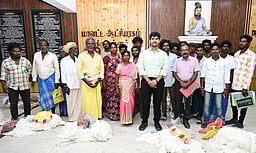 25 இருளா் குடும்பங்களுக்கு ரூ. 1.84 லட்சத்தில் இலவச மீன் பிடி வலைகள்