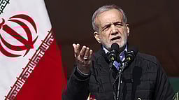 தாக்கப்பட்ட அண்டை நாடுகளிடம் மன்னிப்பு கோரினார் ஈரான் அதிபர்! 