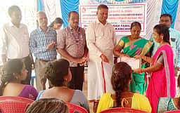 தையல் பயிற்சியை முடித்தவா்களுக்கு சான்றிதழ்
