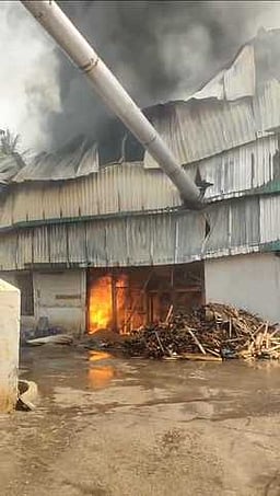 சாய தொழிற்சாலையில் தீ விபத்து
