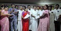 700 பேருக்கு இலவச பட்டா: எம்எல்ஏ வழங்கினாா்