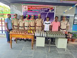 ரயிலில் 389 மதுப்பாட்டில்கள் பறிமுதல்